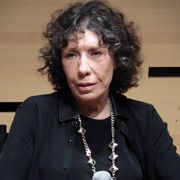 リリー・トムリン、中絶の援助求める孫娘役のジュリア・ガーナーを称賛