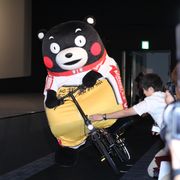 くまモン、自転車で映画館に乱入!『弱虫ペダル』声優陣を驚かせる