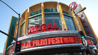 米映画館、ついに手荷物検査実施へ!全米最大の映画館チェーン発表