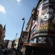 ミュージカル「レ・ミゼラブル」で初の黒人ジャン・バルジャンを演じた21歳俳優が急死