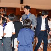 “生”江口洋介にお母さん方も大興奮!都内中学校に登場でもみくちゃ
