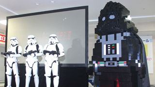 『スター・ウォーズ』最新作グッズ販売スタート!熱狂カウントダウンに長蛇の列!