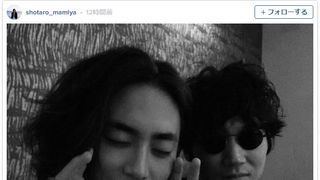 綾野剛＆間宮祥太朗！“最強”先輩後輩ショットに興奮の声