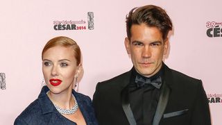 夫がフランス人のスカーレット・ヨハンソン　夫婦ゲンカは英語