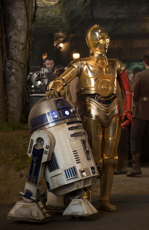 C-3POの左腕が赤い！新『スター・ウォーズ』名コンビ登場カット！