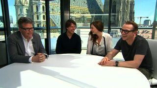 トム・クルーズは飛行機ぶら下がりたい病!?『ミッション:インポッシブル』監督明かす