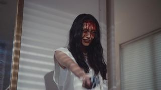 顔面血だらけ&まるで『キャリー』!福島リラに一体何が…