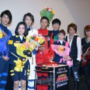 デカレンジャー6人そろって劇中衣装で登場!「地球に帰ってきたぜ!」