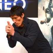 篠原信一、五郎丸ポーズ!中身当てゲームでビビリまくり