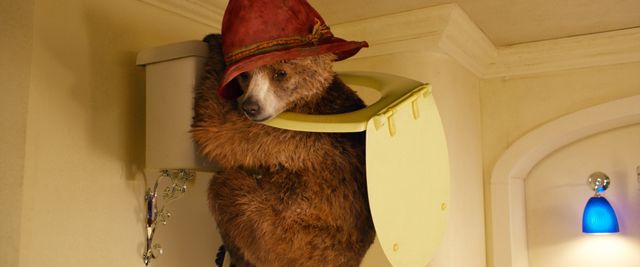 トイレに熊が出た！実写版『パディントン』野性味あふれる場面写真一挙