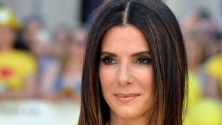 サンドラ・ブロック、チアガール服でお棺に入りたい