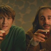 フランス映画界で最もアツイ男!パリのはずれの街でさえない大人たちの恋物語、日本公開11月