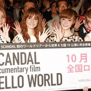 ガールズバンドSCANDAL、ツアー密着のドキュメンタリー「ぶつかったこともいい出来事!」