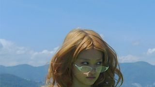 金髪スク水・山地まりが「ドライブ」ヒロイン・内田理央の宿敵に!『血まみれスケバンチェーンソー』出演!