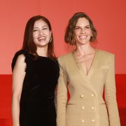黒木メイサ、憧れのオスカー女優ヒラリー・スワンクにタッチされ緊張!!
