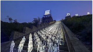 ストームトルーパー500体、万里の長城に集結!