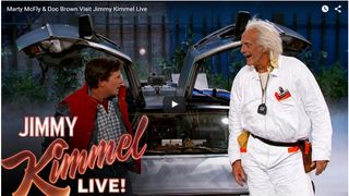 『バック・トゥ・ザ・フューチャー』マーティ&ドクがテレビ出演!スマホにビビる