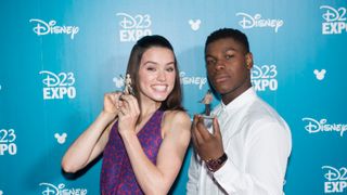 はしゃぎまくり！『スター・ウォーズ』新予告を観た新キャストの反応がかわいいと話題！