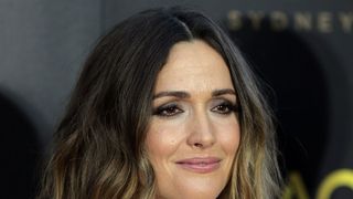 「ダメージ」のローズ・バーンと『アントマン』のボビー・カナヴェイルに赤ちゃん