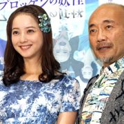 佐々木希、交際質問に竹中直人が助け舟