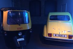 三輪タクシーとシトロエン・2CV