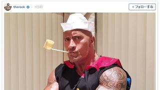 ロック様がムッキムキなポパイに!ピチピチ衣装でへそ出し