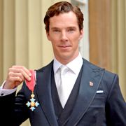 カンバーバッチ、エリザベス女王から大英帝国勲章3位を受章!