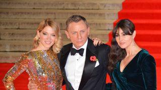 『007』新作、キスシーンが過激だとインドで削除