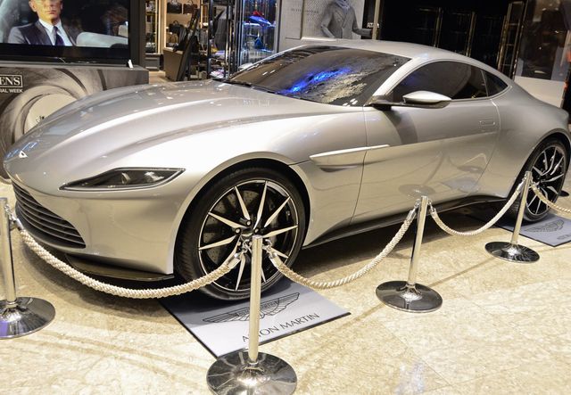 『007』最新ボンドカーが銀座に！推定5億6,000万円のアストンマーティンDB10