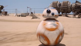 まるでR2-D2の親戚!『スター・ウォーズ』懐かしくも新しいドロイドBB-8の魅力!