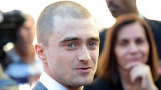 ダニエル・ラドクリフ、日本の大胆ファンに困惑… 胸にサインを求められる