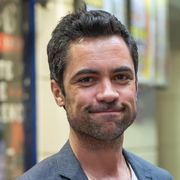 「LAW & ORDER」のダニー・ピノ 新ドラマ「ブレインデッド」で上院議員に