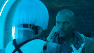 アントニオ・バンデラス、本格SF映画に初挑戦!元妻が声を務めるロボットと共演