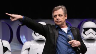 レイア姫を救って以来！マーク・ハミル、ストームトルーパーになって路上散策