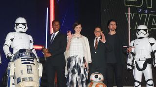 『スター・ウォーズ』ご一行、日本のファン1,000人を熱狂に包む!監督はBB-8を通訳