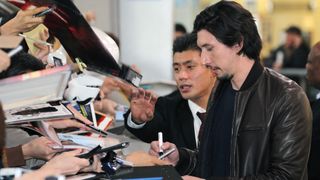 『スター・ウォーズ』キャスト&監督が来日!ファンサービスに300人熱狂