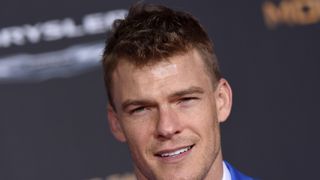 「ヤング・スーパーマン」のアクアマン役俳優 3人のパパに