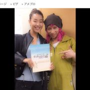 ピンク髪のいしだ壱成、妹すみれとツーショット写真