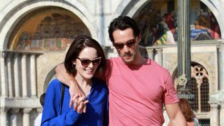 「ダウントン・アビー」のメアリー役女優 婚約者が死去
