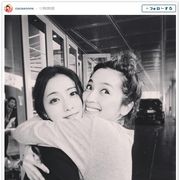 石原さとみ&中村アンのハグショットに「何この可愛さ」「やられた」