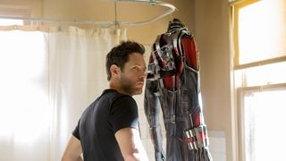 愛すべきマーベルヒーロー!?アントマン、弾けんばかりの笑顔で踊りまくる!