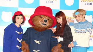 赤い帽子にダッフルコートのパディントン、吹き替え声優の三戸なつめ反抗期を語る