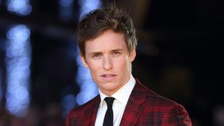 エディ・レッドメイン、高い家賃に苦しむ俳優の卵の家賃を支払う