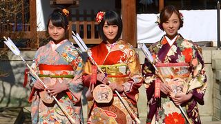 乃木坂46生駒里奈ら新成人メンバー、晴れ着姿を披露！