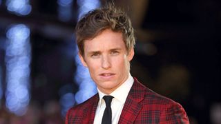 エディ・レッドメイン、スマホからガラケーに替えて失敗!