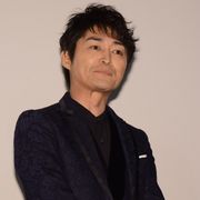 安田顕、命がけで大女優の胸を揉む