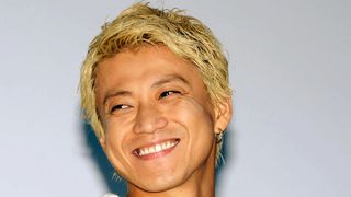 小栗旬、役づくりで金髪にイメチェン