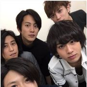 溝端淳平、山本裕典、鈴木勝大、佐野岳らジュノン出身者大集合ショットに「画面が眩しい」