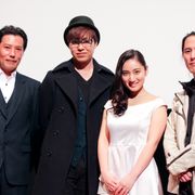 IZAM、紗綾の袋とじグラビアに悩殺される「思わず袋切りました」