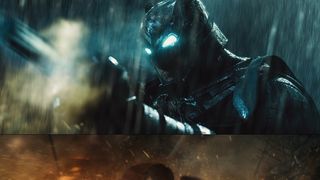 バットマン&スーパーマン、一触即発!世紀の対面で正義が激突!